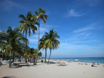 The famous 23-mile white sand beach of Fort Lauderdale.